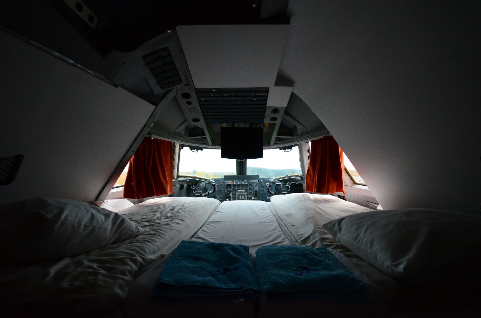 http://4.bp.blogspot.com/-U7KT-QpWJFM/UIJRDLUKaiI/AAAAAAAAG3M/qk7Vf23bty0/s1600/blog81_bed.jpg