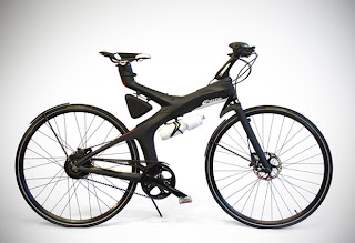 Conceito de bicicleta elétrica com conexão às redes sociais