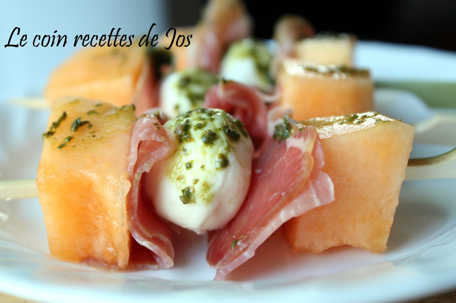 Le coin recettes de Jos MINIBROCHETTES DE CANTALOUP, BOCCONCINIS ET PROSCIUTTO