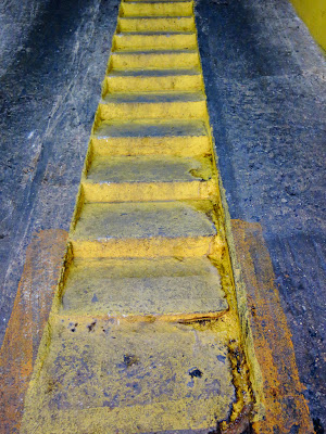 Up & Down Yelow, by Guillermo Aldaya / PhotoConversa