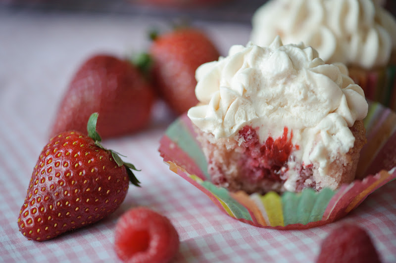 Strawberry Cupcakes With Filling Strawberry Cupcakes With Filling
