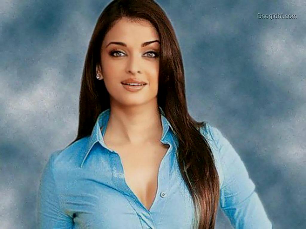 http://4.bp.blogspot.com/-U8MdElhsbjA/TaRz2Aam9II/AAAAAAAABDc/Nir_4bE2AD0/s1600/bollywood+actress+aishwarya+Stage+Pictures.jpg