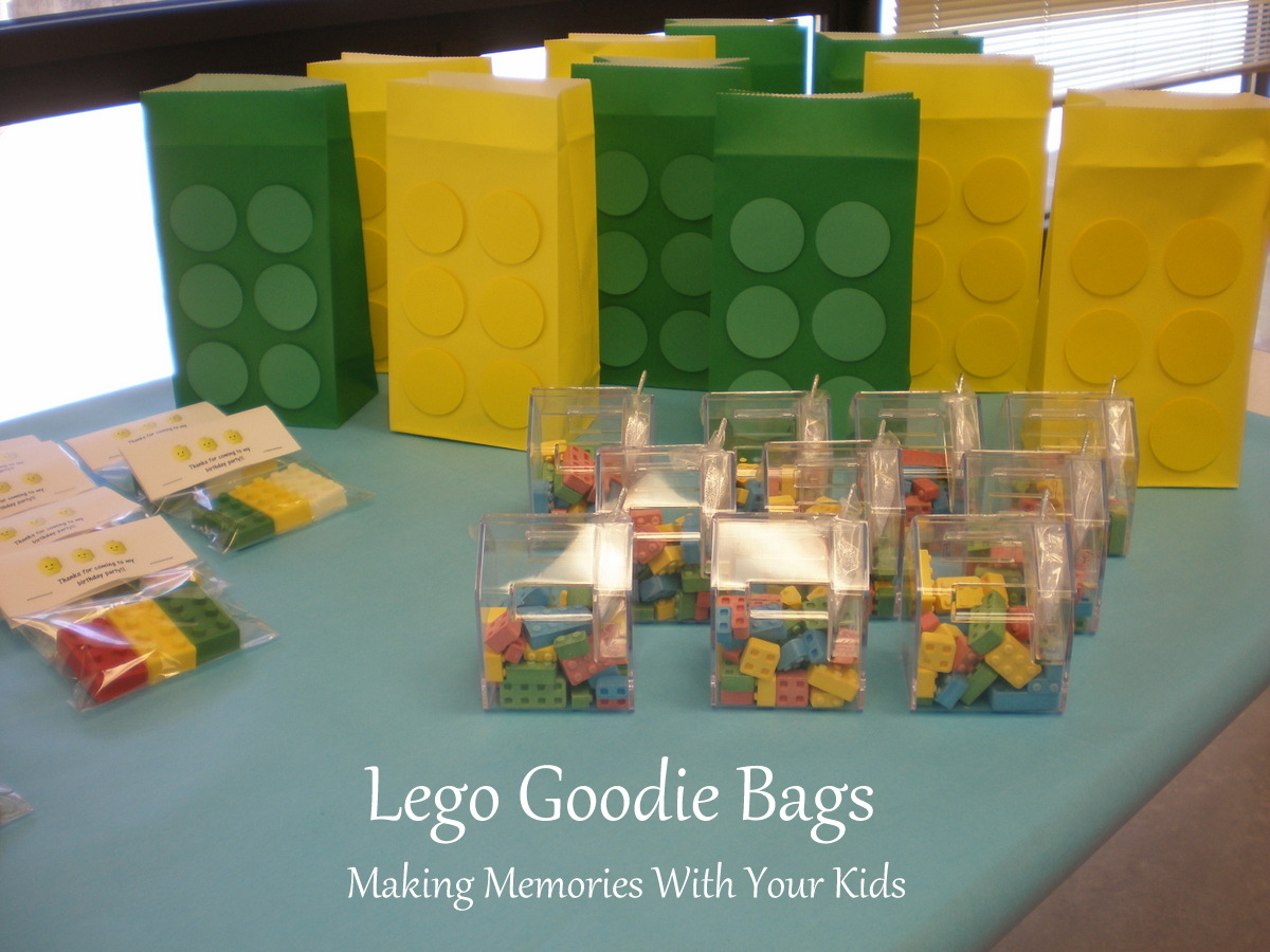 lego+goodie+bags+at+party.JPG 1,200×900 pixels Legogeburtstag