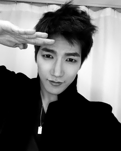 Earth Baby Warrior: [TWITTER] 2PM's Junsu wishes his mother a happy