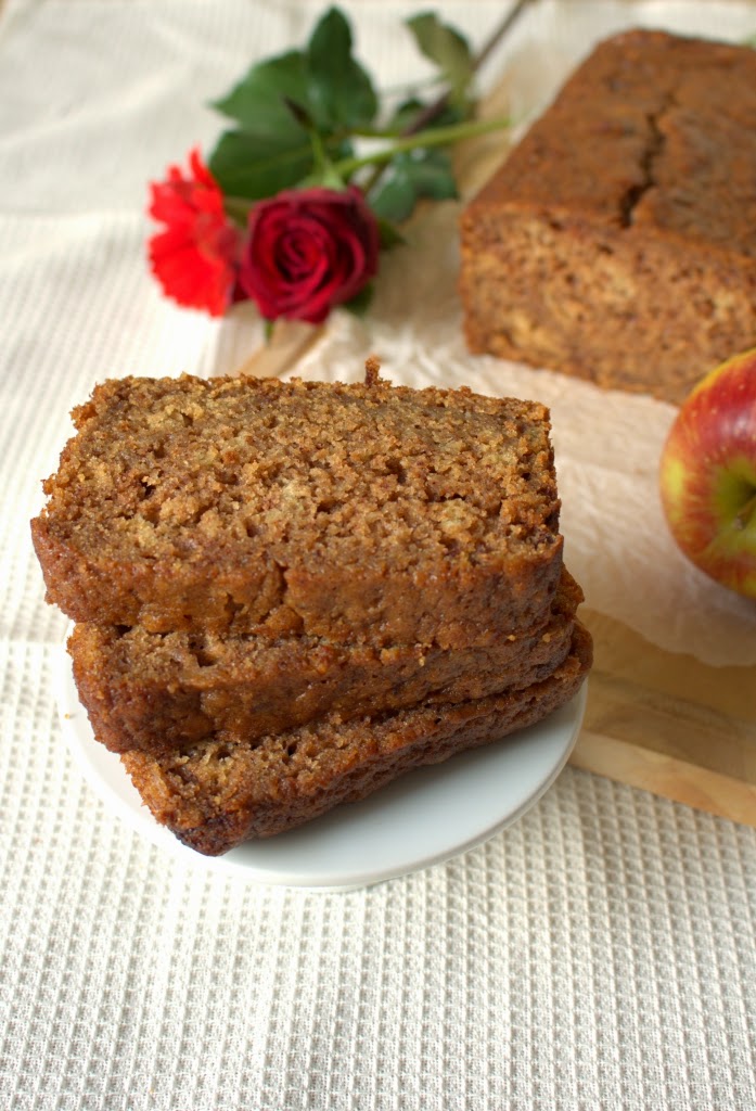 I'd Much Rather Bake Than... Cinnamon Apple Sauce Loaf Cake