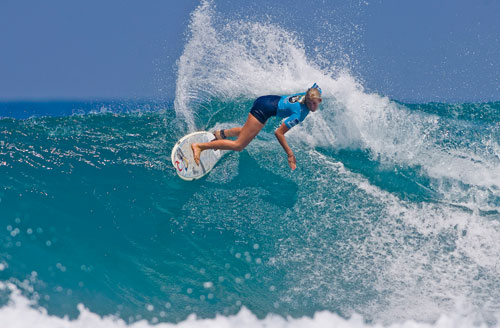 Amazing Bethany Hamilton surfin...