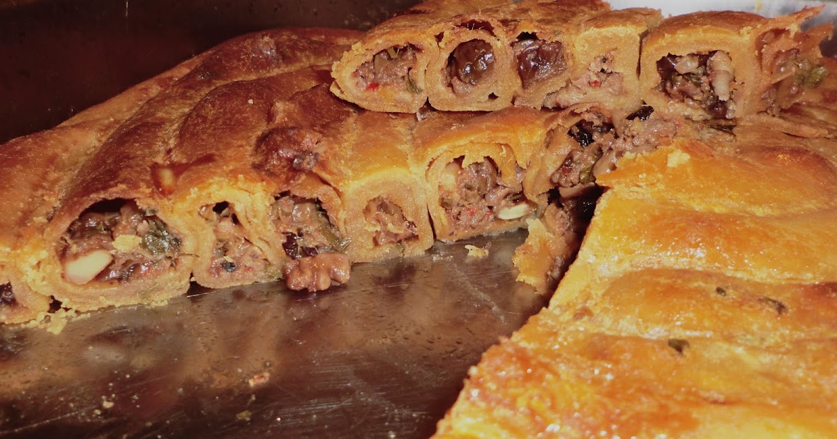 Ev yapımı &quot;Hayat&quot; El açması kıymalı börek