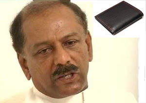 Dinesh loses his purse at coconut cracking exercise at Seenigama against FCID Dinesh loses his purse at coconut cracking exercise at Seenigama against FCID