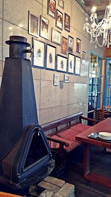 unique and outstanding cafe. unique and outstanding cafe | www.meheartseoul.blogspot.com