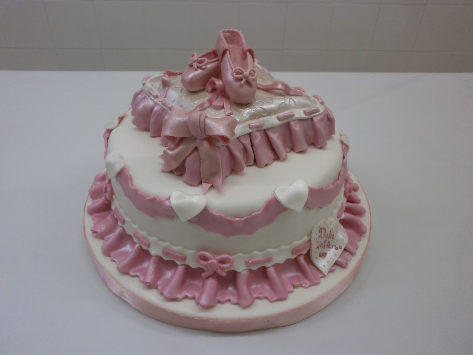 Dolce Universo realizza torte artistiche di compleanno e ...