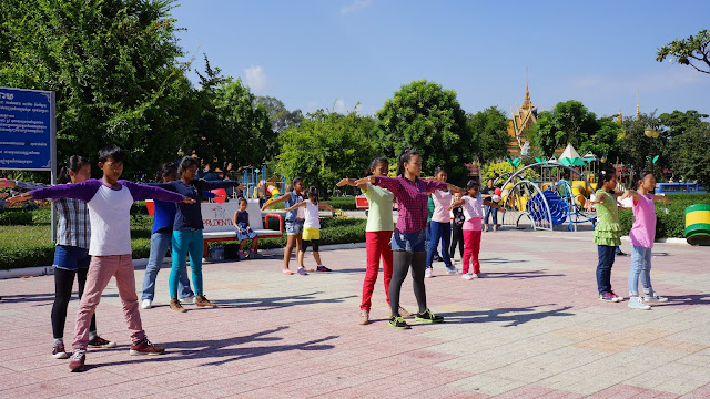 Tournage avec Central School of Ballet Phnom Penh et ''Dance Made in Cambodia'' Tournage avec Central School of Ballet Phnom Penh et ''Dance Made in Cambodia''
