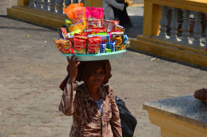 Phnom Penh, verkoopster van eetwaren