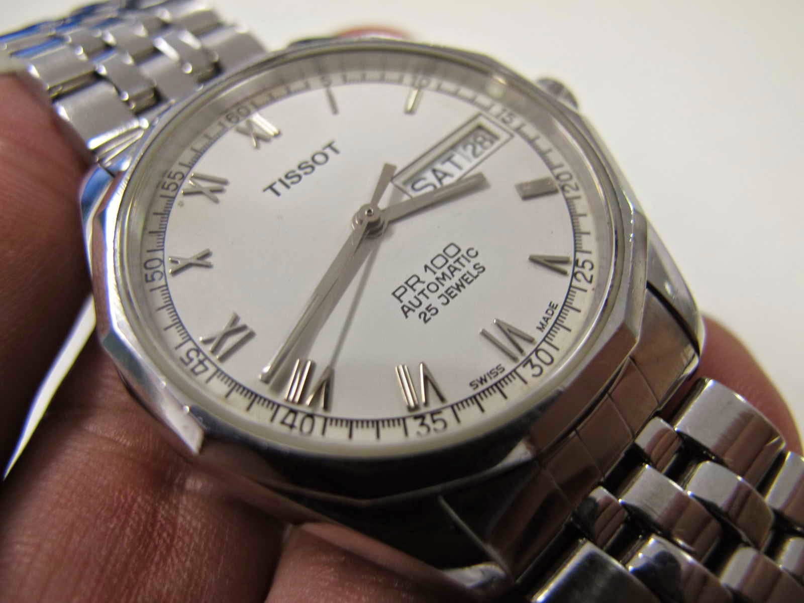 Maximuswatches Jual Beli Jam Tangan Second Baru Original Koleksi Jam Cocok untuk Anda yang sedang mencari jam tangan Swiss made dial putih dengan harga terjangkau