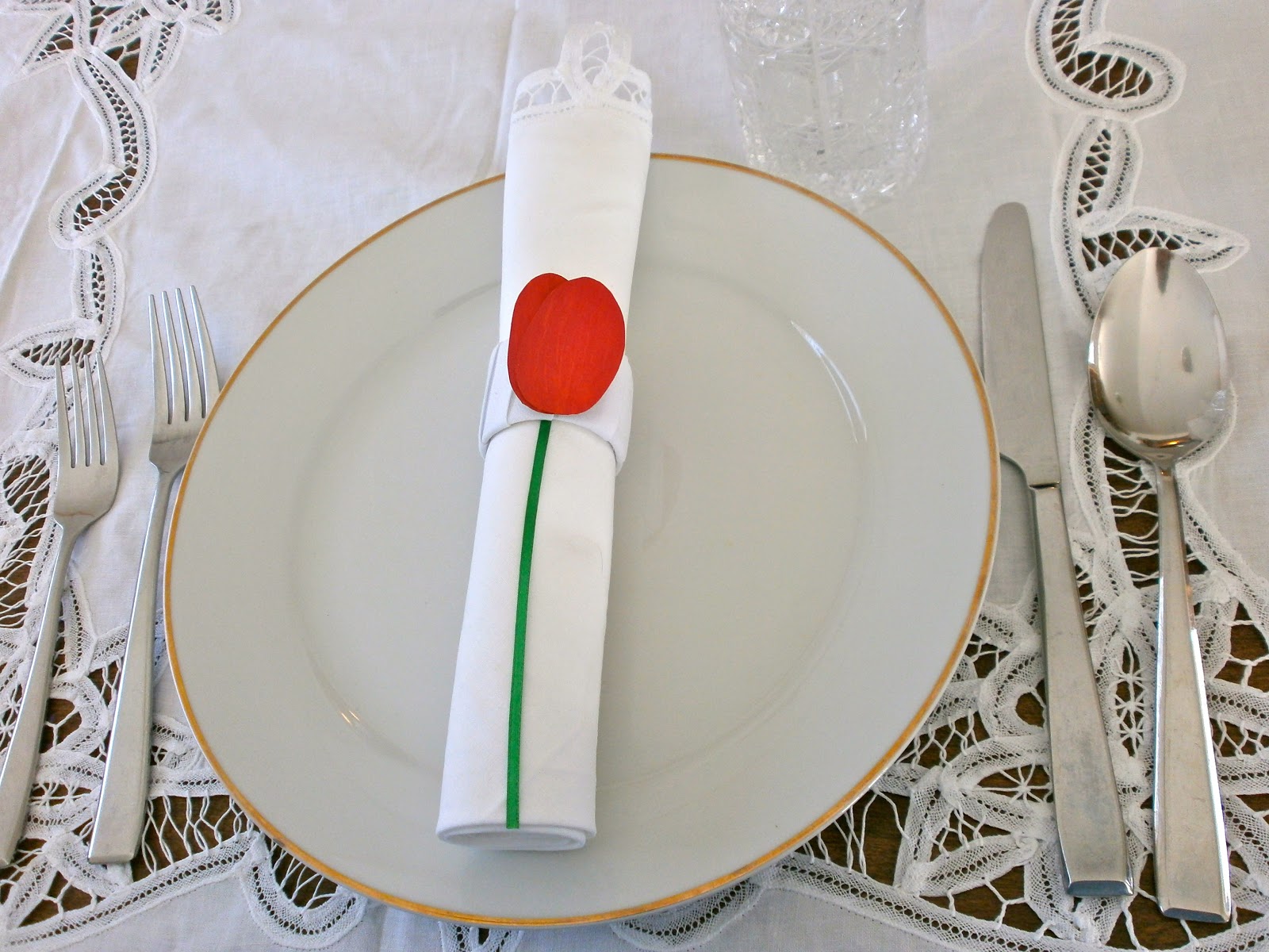 Roots of Simplicity Tulip Napkin Rings {Made From Upcycled Cardboard
