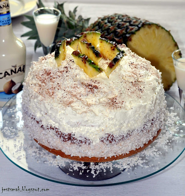 Egzotyczny tort bananowo-ananasowy