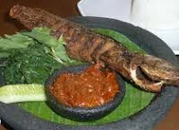  Ikan lele yang diolah dengan cara digoreng menghasilkan daging yang gurih dan enak RESEP IKAN LELE GORENG SAMBAL TOMAT ENAK