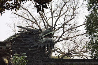 Le Yu Garden yu garden-shanghai-chine-vieille ville chinoise-fleurs-cerisiers-roses-jardin-zen