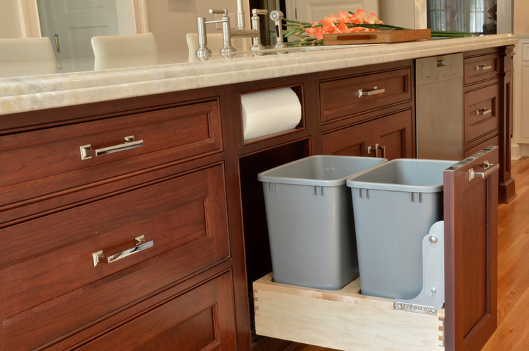 Stash away your paper towels under the sink for more counter space 🙌