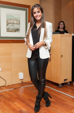 calças de pele pretas