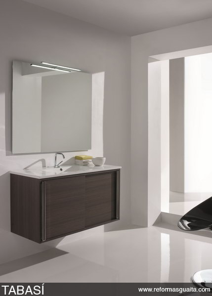 Mueble de baño con puertas correderas: TABASÍ ~ Reformas Guaita