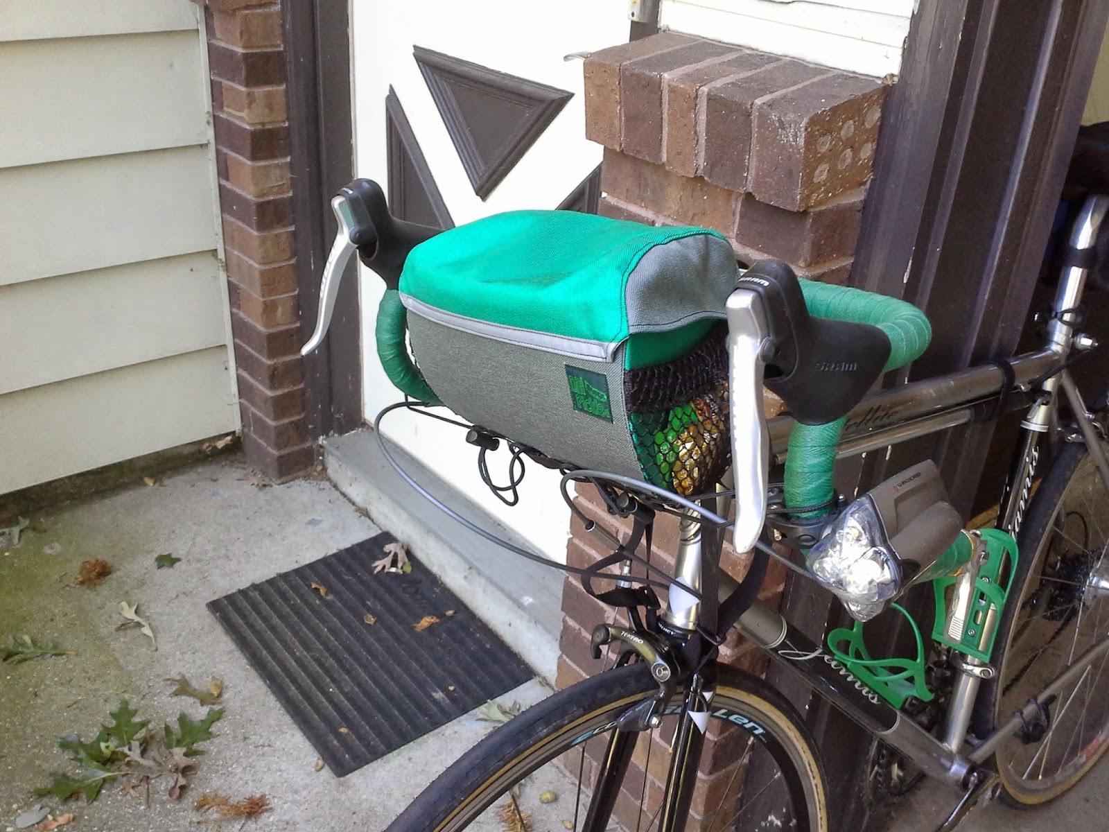 Mike the Bike PT Dill Pickle Gear Handlebar Bag Review