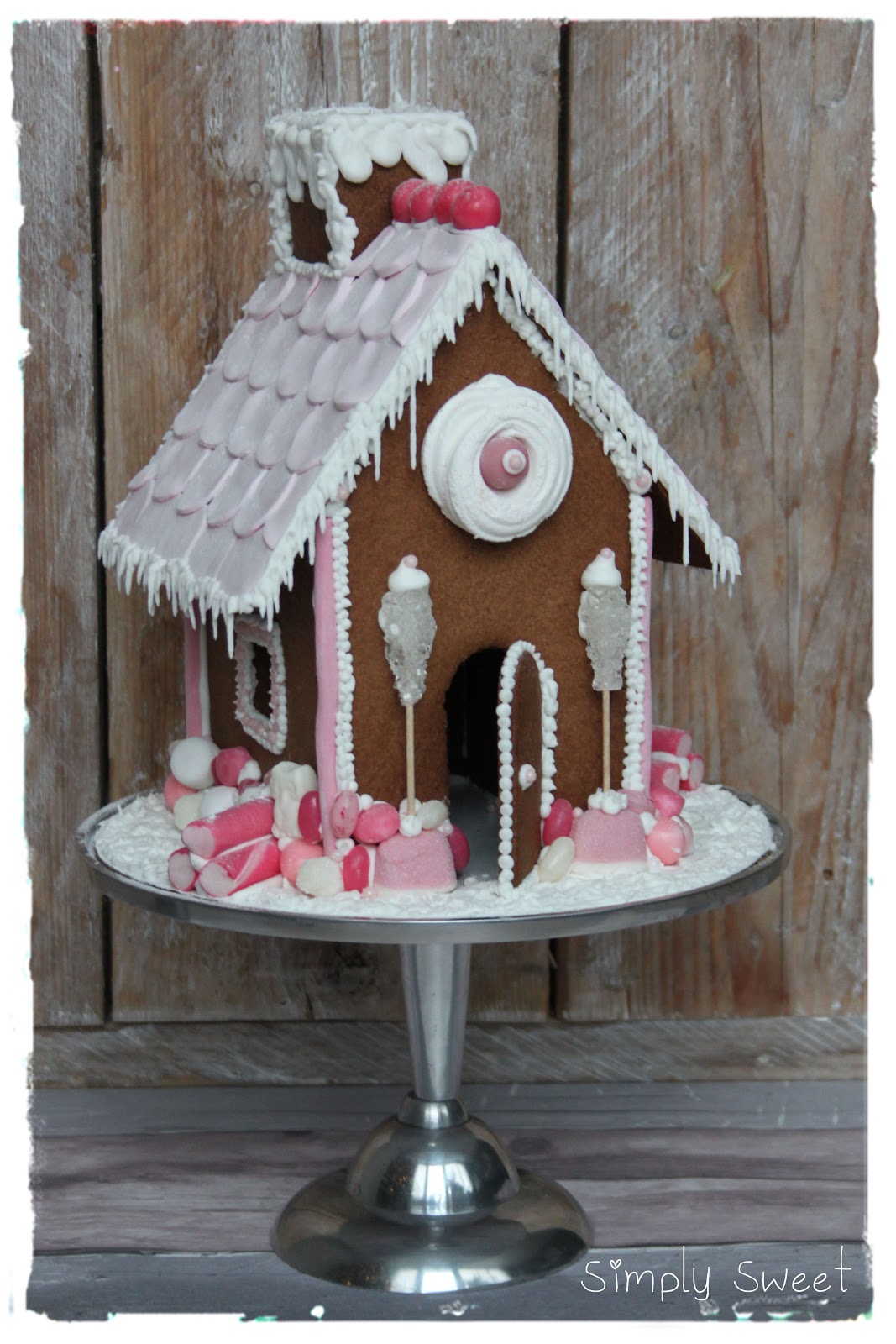http://4.bp.blogspot.com/-UJL71Rhjvro/UNcDe3-GwCI/AAAAAAAAAVQ/_hz1h0LNdng/s1600/Gingerbread+House3-SS.jpg