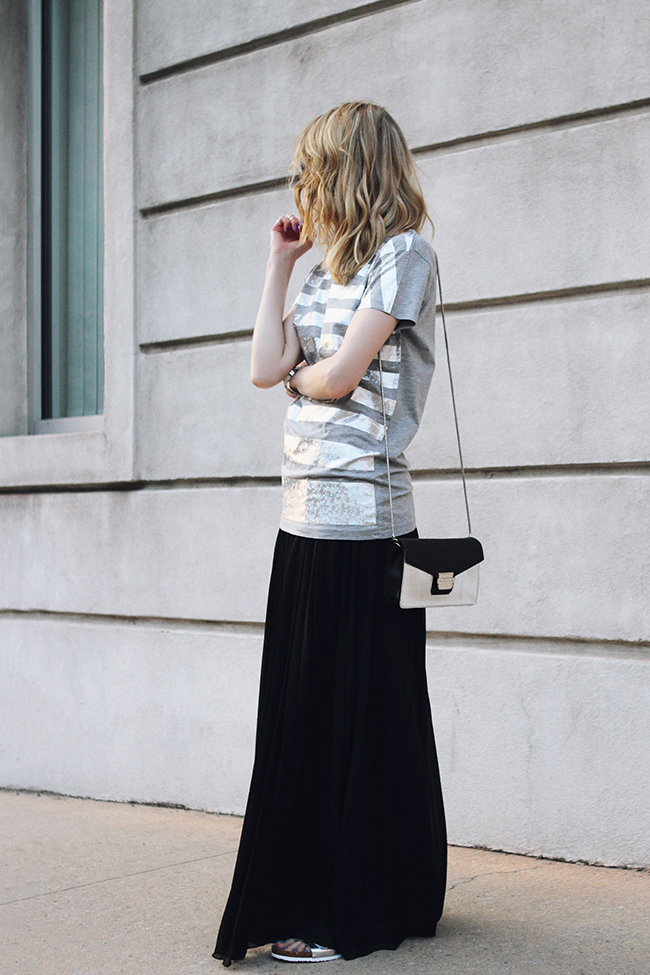 by Victoria Wind of “The Wind of Inspiration” on how to wear a pleated maxi skirt and black+silver color combo #twoistyle #style #fashion #personalstyle #fashionblog #ootd #outfit