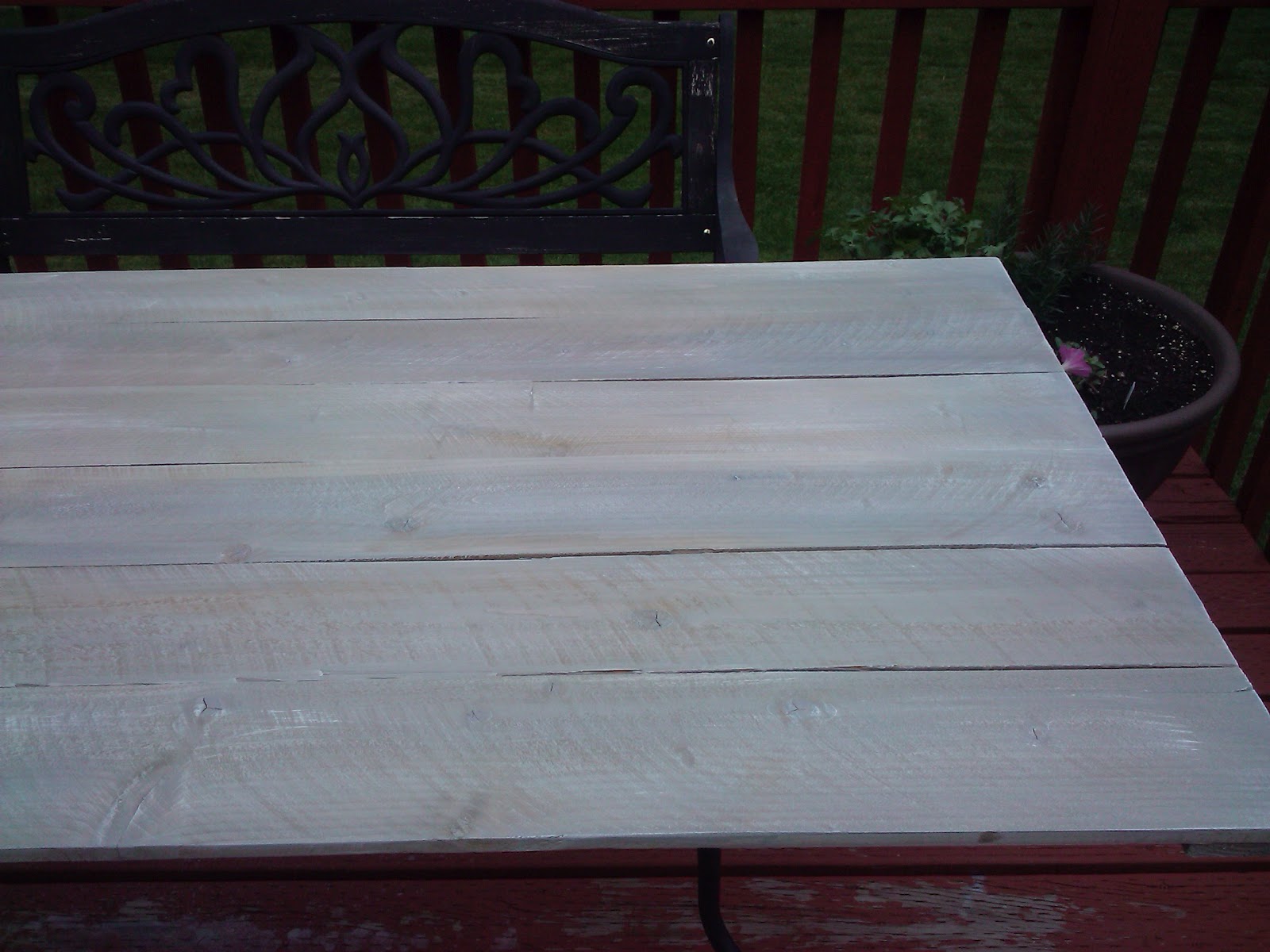 Right at Home {20 Patio Table Redo}