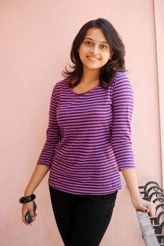 Sri Divya  Telugu Hot Teen Actress Cute Photo Shoot Gallery wallpapers