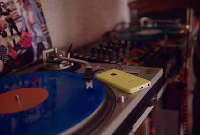 Check Out Apple Airs New iPhone 5c Ad "Greeting"