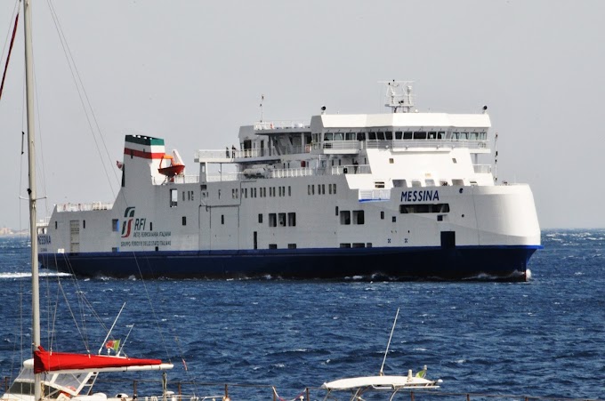 Accorinti al varo della nave traghetto "Messina"