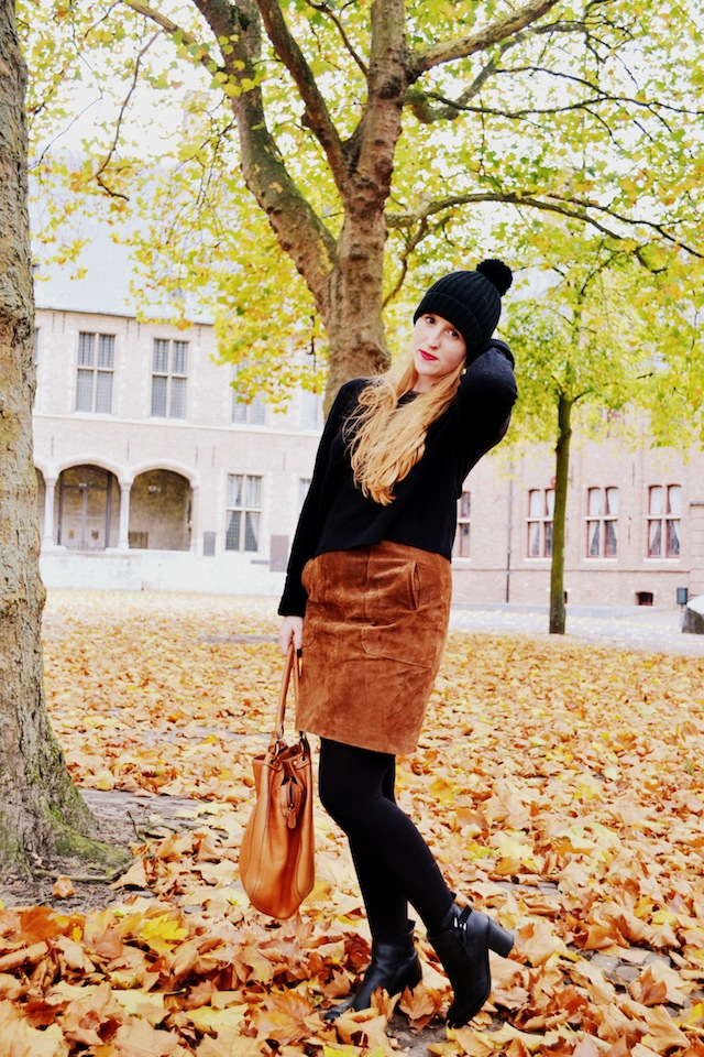Outfit Pudelmutze Und Lederrock Rothaariges