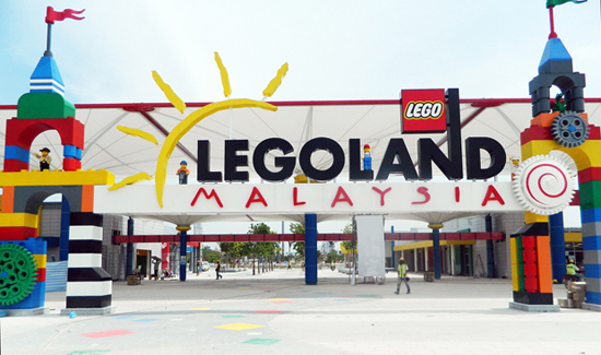 http://4.bp.blogspot.com/-UPbEBPLpXso/UF1ivx31c_I/AAAAAAAADcg/OD1sS8H3CMQ/s1600/Legoland-malaysia-LEGO.jpg