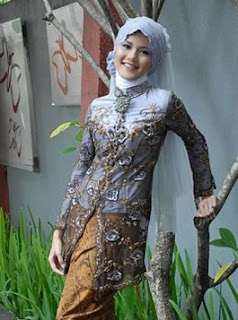 Models kebaya muslim bride.jpg