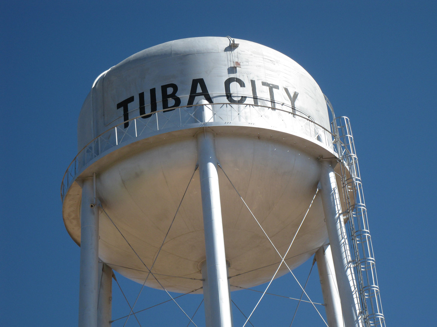 Eccentric Roadside No basses, in fact Tuba City, Arizona