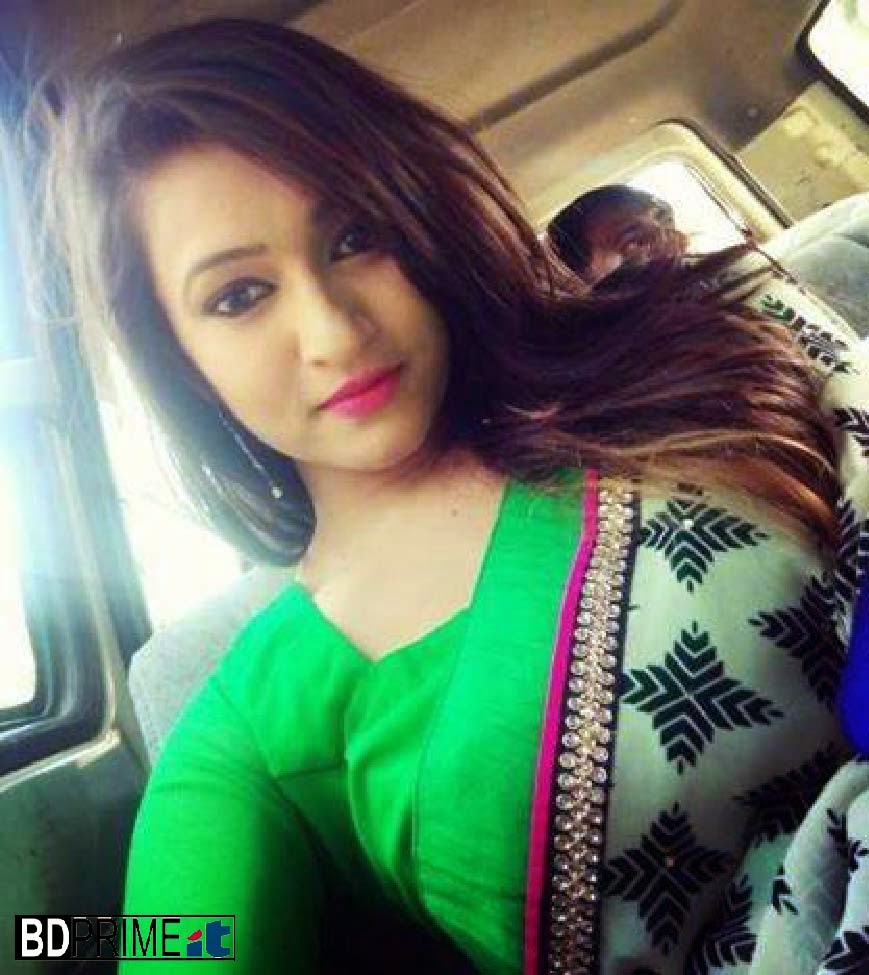  Bangladeshi Actress  Naznin Akter Happy Photos