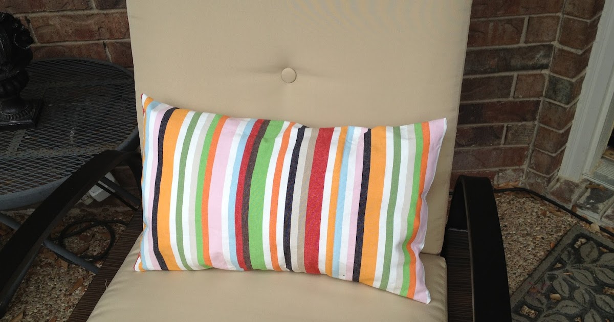 Dixie of all Trades: How to make your own outdoor pillows - Quick tutorial