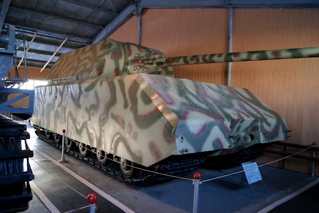 أسلحة مخيفـة طوّرها النازيّون في الحرب العالمية الثانية Panzerkampfwagen_Maus%252C_Kubinka_Tank_Museum