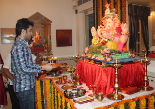 Tusshar celebrates Ganesh Chaturthi at his residence