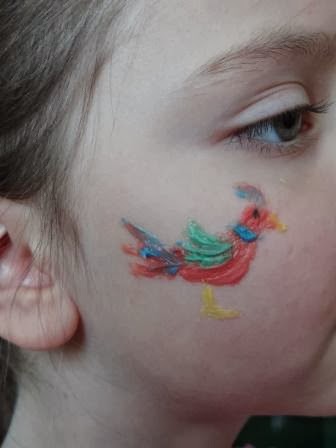 How to make a 2 ingredient Homemade DIY Body Paint for Kids