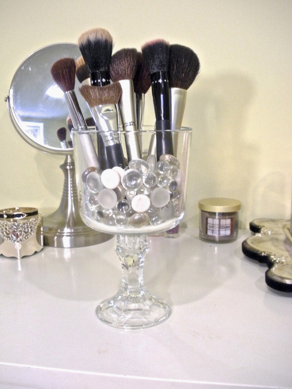 The College Catwalk DIY Makeup Brush Holder