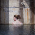 Sean Yoro crea trepado encima de su paddle board