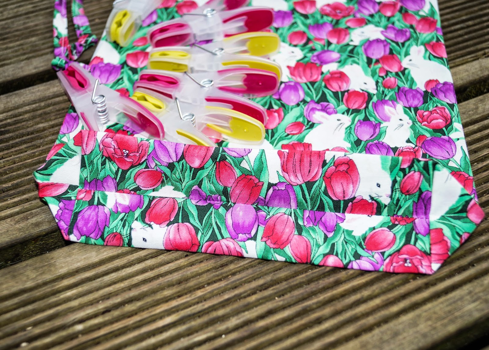 buttons and paint... and a Drawstring Peg Bag