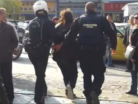Βέροια: Σύλληψη τσιγγάνου τσαντάκια στο προαύλιο του Αγ. Αντώνιου (βίντεο)