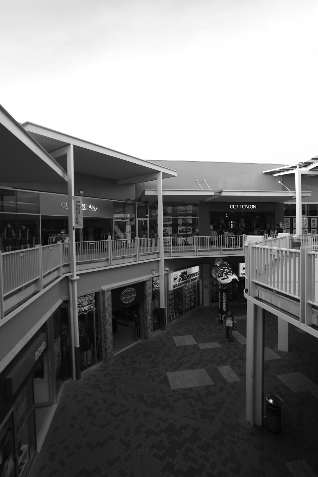 oakley vault harbour town perth