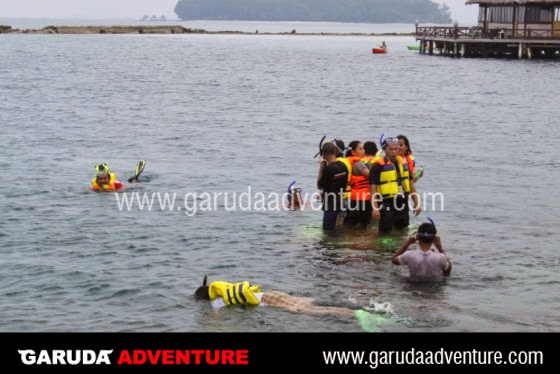 Spot snorkling berada di sekitar Pulau Pelangi Spot snorkling berada di sekitar Pulau Pelangi
