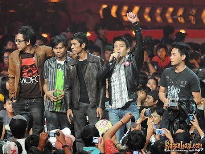 Revolusi Peterpan mp3 free Download
