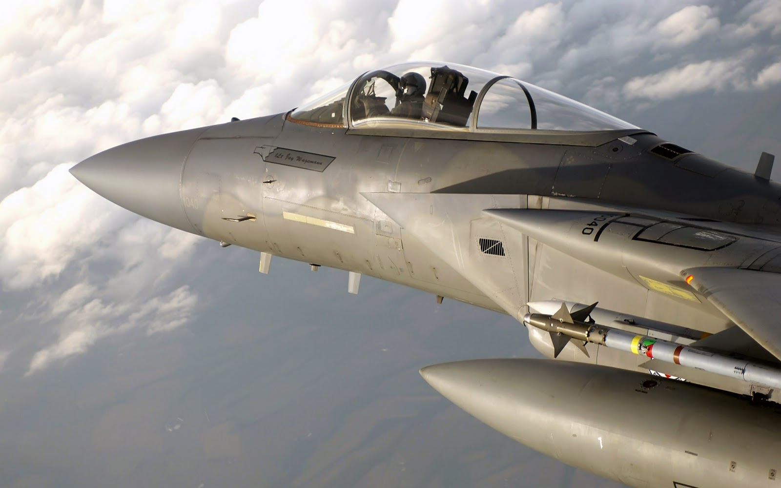 http://4.bp.blogspot.com/-Ua9cxQPzoVk/TybDKqMeXBI/AAAAAAAAAaI/g-TinnTvxfU/s1600/warplane+wallpaper++(3).jpg