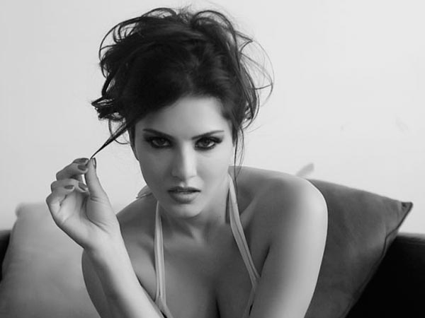 Sunny Leone Mastizaade sunny leone striptease in mastizaade