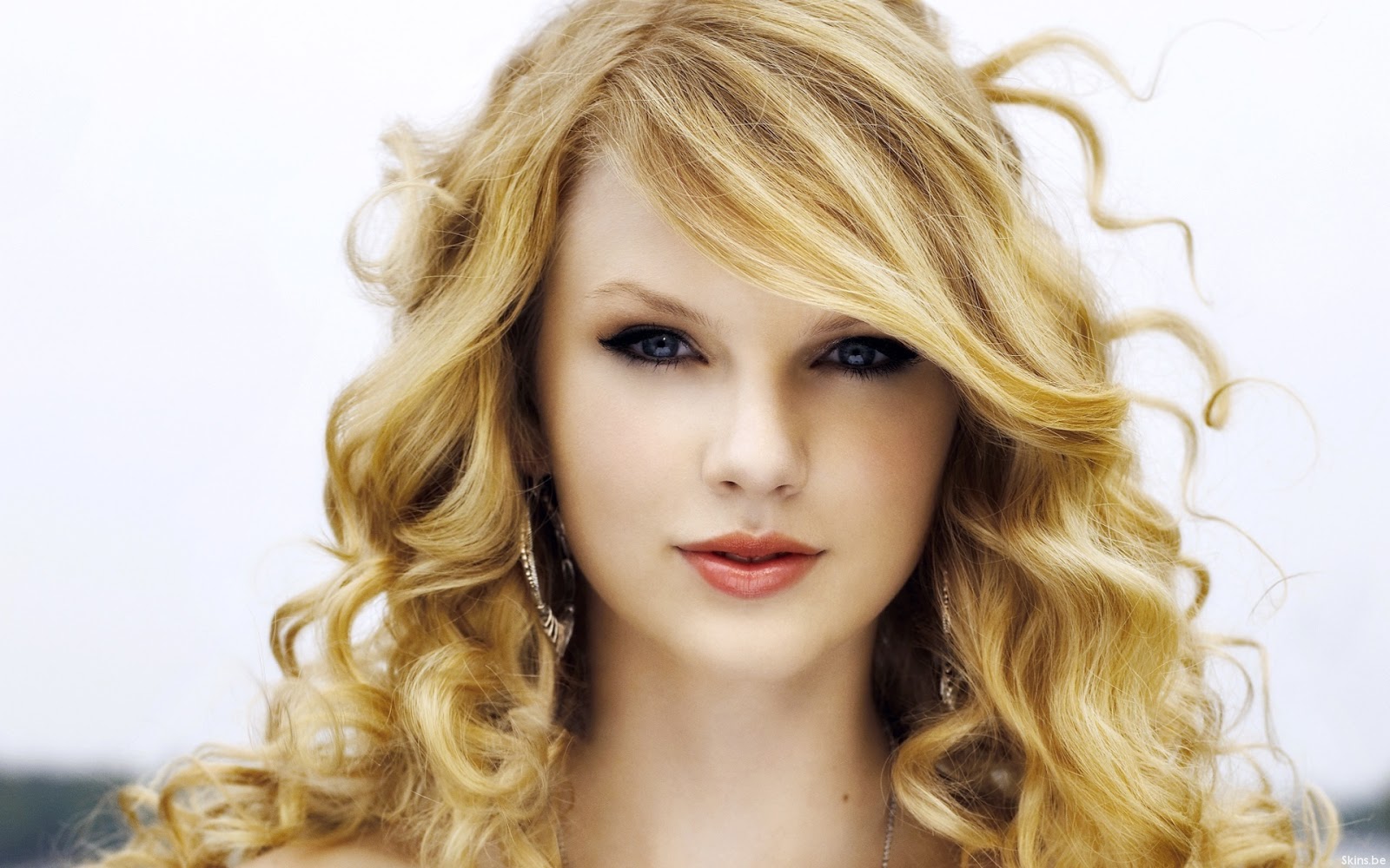 http://4.bp.blogspot.com/-Uajwm7WQ6gk/UK_6oWHZVDI/AAAAAAAAwj4/4z7e4lslAdw/s1600/taylor-+swift-fotos+(5).jpg
